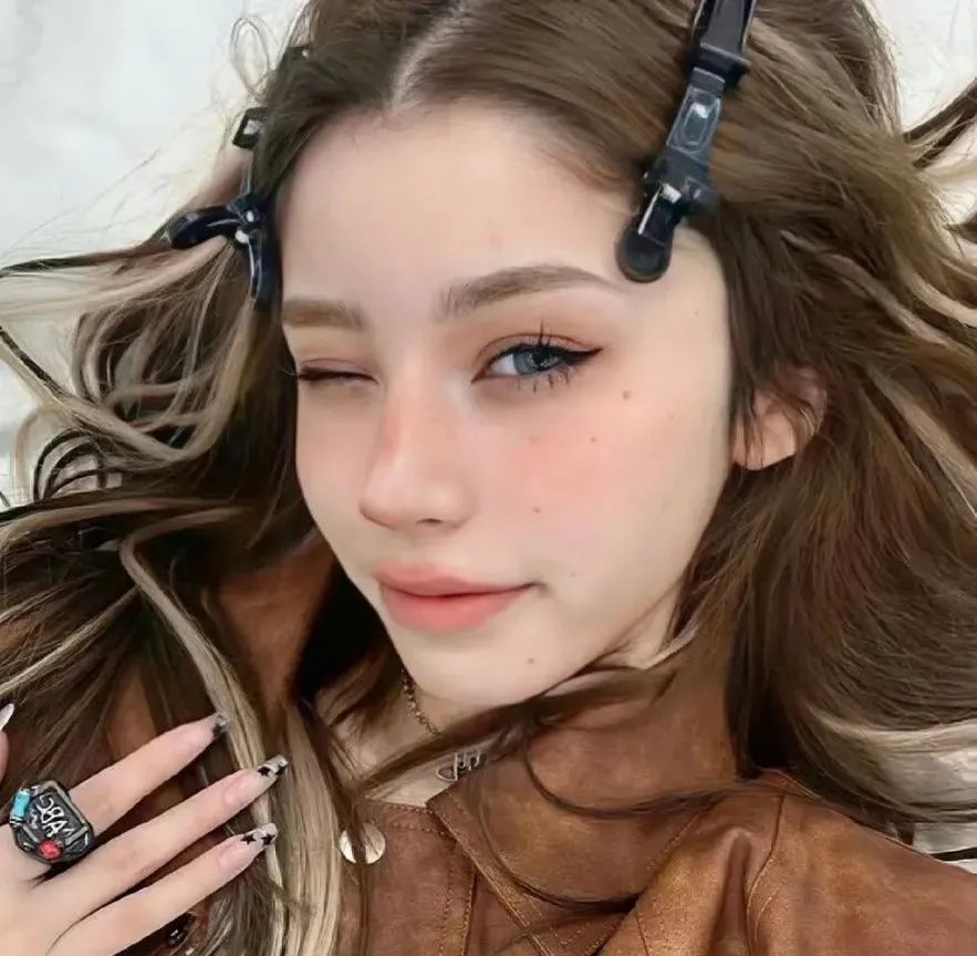 小资女孩向前冲
